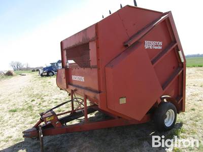 Hesston SP10 Bale Feeder