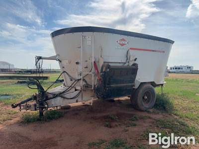 KUHN Knight 5073 Vertical Maxx Feed Mixer Wagon
