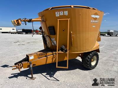 KUHN Knight 5127 Vertical Maxx Vertical Feed Mixer