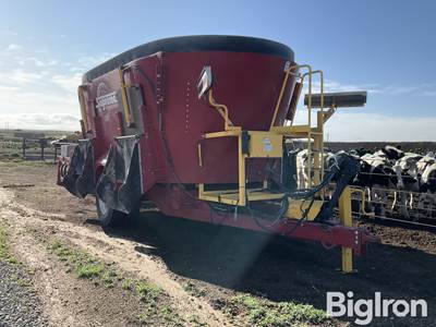 Supreme International 1200T Pull-Type Vertical Feed Mixer