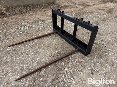 John Deere Worksite Pro AB32 SkidSteer Bale Spear