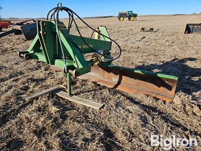 John Deere 155 3-Pt 10' Wide Hydraulic Blade