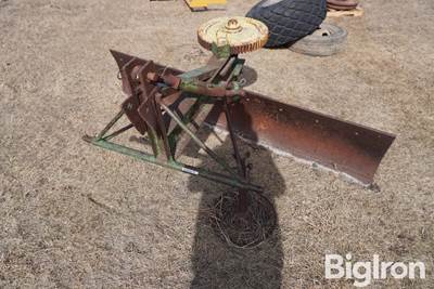John Deere 7' 3-Pt Blade