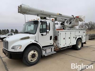 2010 Freightliner M102 4X2 Bucket Truck