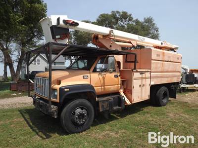 2002 GMC C6500 S/A Bucket Truck