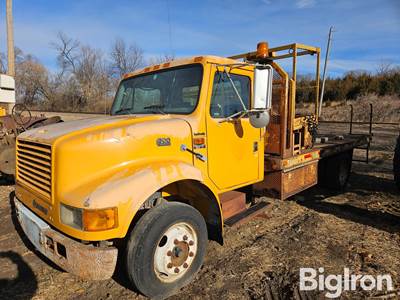 1999 International 4700 S/A Flatbed Boom Truck W/Manlift
