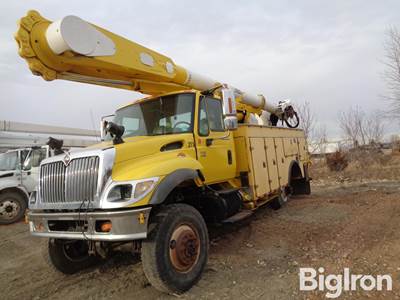 2007 International 7400 4x4 Bucket Truck
