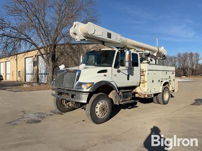 2005 International 7400 4x4 Bucket Truck