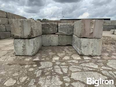 6' x 3' x 2.5' Interlocking Concrete Blocks