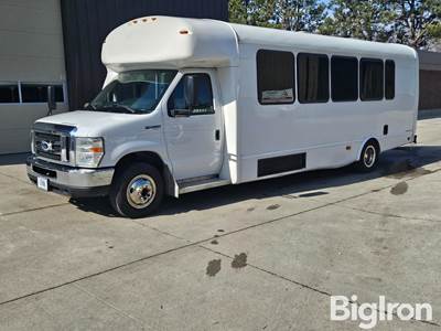 2016 Ford / Starcraft E450 Super Duty 26 Passenger Bus
