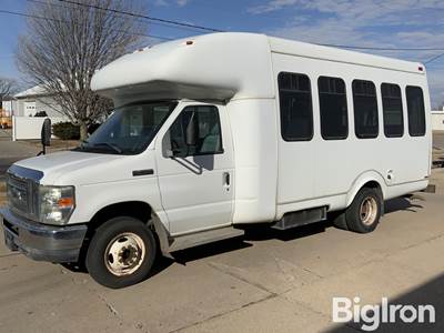2010 Ford E450 Super Duty Cutaway Van/Bus