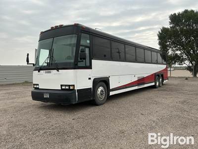 2000 MCI 102-DL3 Bus