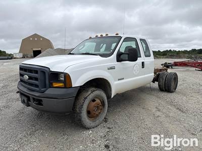 2006 Ford F350 Super Duty 4x4 Extended Cab & Chassis