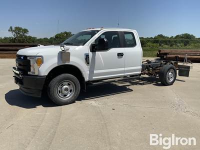 2017 Ford F350 XL Super Duty 4x4 Crew Cab & Chassis