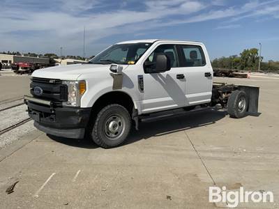 2017 Ford F350 XL Super Duty 4x4 Crew Cab & Chassis