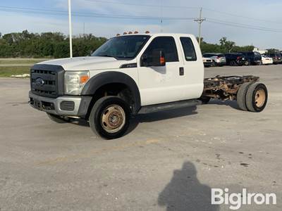 2015 Ford F550 XL Super Duty 4x4 Extended Cab & Chassis