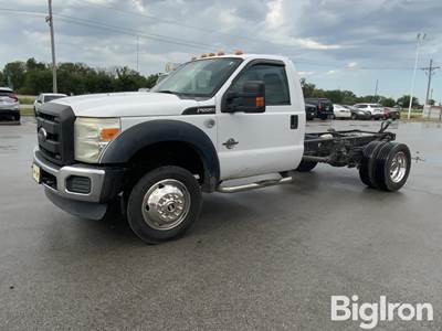 2015 Ford F550 XL Super Duty 2WD Cab & Chassis
