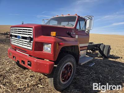 1992 Ford F700 Cab and Chassis