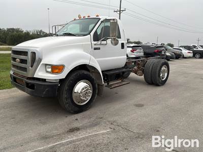 2006 Ford F750 4x2 Cab & Chassis
