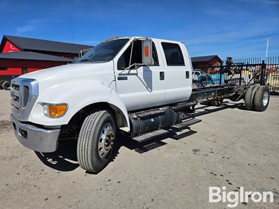 2013 Ford F750 XLT SuperDuty Crew Cab 2WD S/A Cab & Chassis