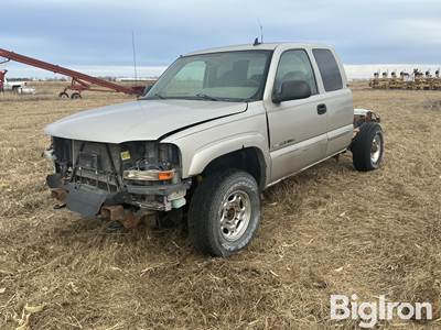 2006 GMC Sierra 2500 HD 4x4 Extended Cab & Chassis