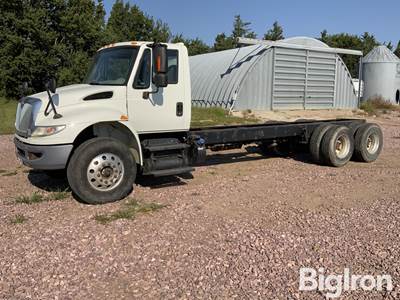 2016 International 4400 SBA 6x4 T/A Cab & Chassis