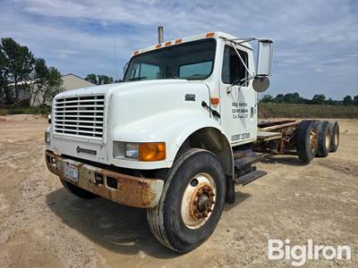 2001 International 4900 Tri/A Cab & Chassis Truck