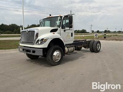2011 International 7400 S/A 4X2  Cab & Chassis