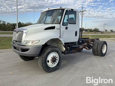 2009 International DuraStar 4300 4x4 Cab & Chassis