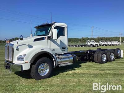 2024 Kenworth T880 Tri/A Cab & Chassis