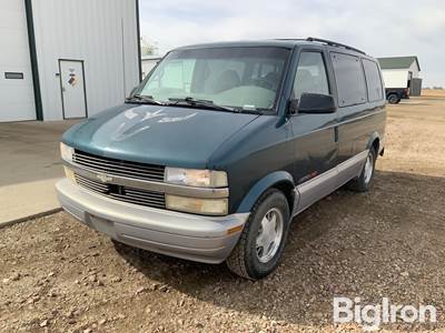 1999 Chevrolet Astro AWD minivan