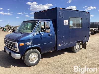 1995 Chevrolet C30 Van w/Enclosed Box