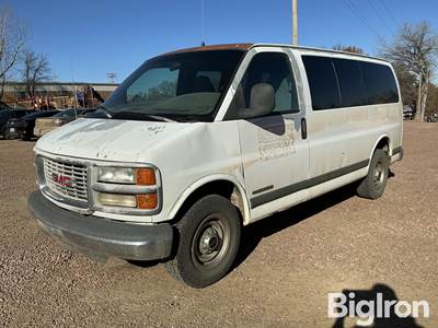 2000 GMC Savana 2500 2WD Van