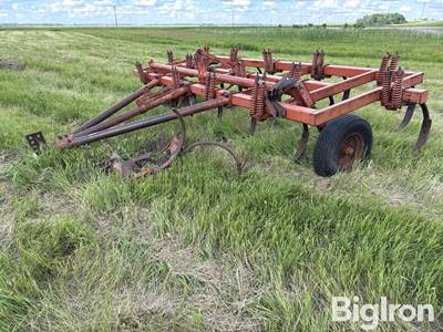 Allis-Chalmers 13 Pull Type Chisel Plow