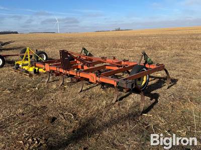 Brady 1000 Chisel Plow