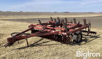 Case IH 6500 10’ Disc Chisel