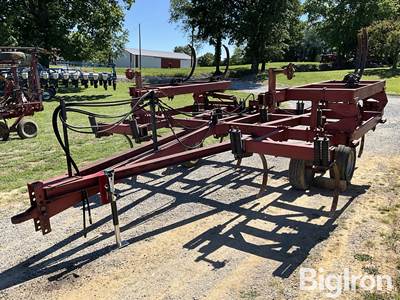 Hiniker Chisel Plow