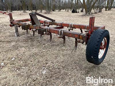 International 55 11’5” 3-Pt Chisel Plow