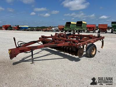 IH 6500 Conser-Till Plow 9 Shank Chisel Plow