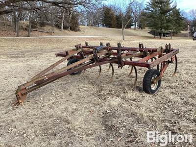International 13 Shank Chisel Plow