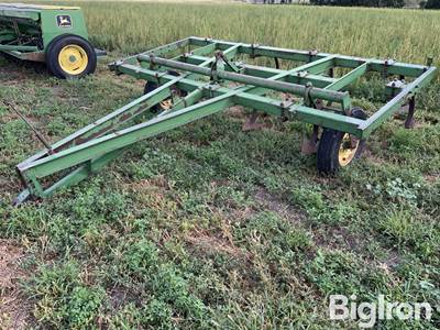 John Deere 100 12’ Chisel