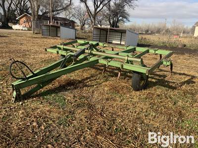 John Deere 100 13’ Chisel