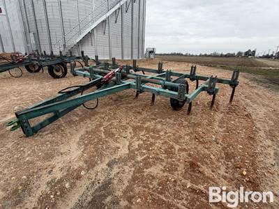 John Deere 100 16ft Chisel Plow