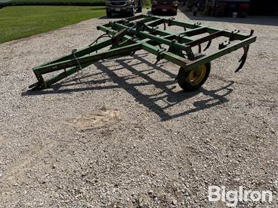 John Deere 100 11' Chisel Plow