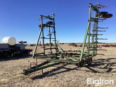 John Deere 1610 40’ Chisel