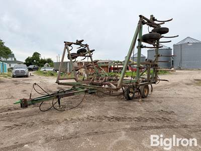 John Deere 1610 35' Chisel
