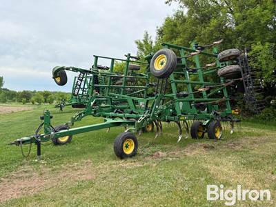 John Deere 2410 Chisel Plow