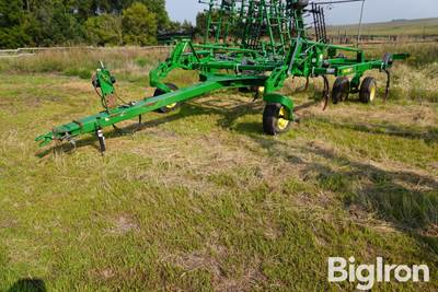 John Deere 2410 16' Chisel Plow