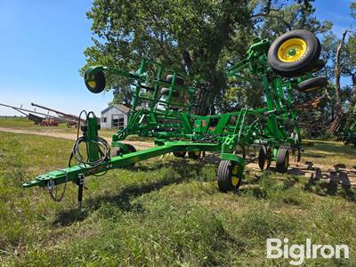 2022 John Deere 2430 TruSet 30' Chisel Plow