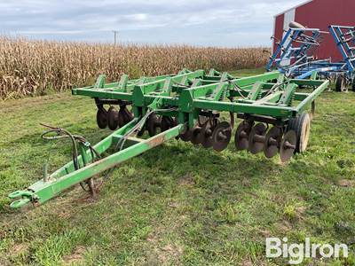 John Deere 712 9 Shank Chisel Plow